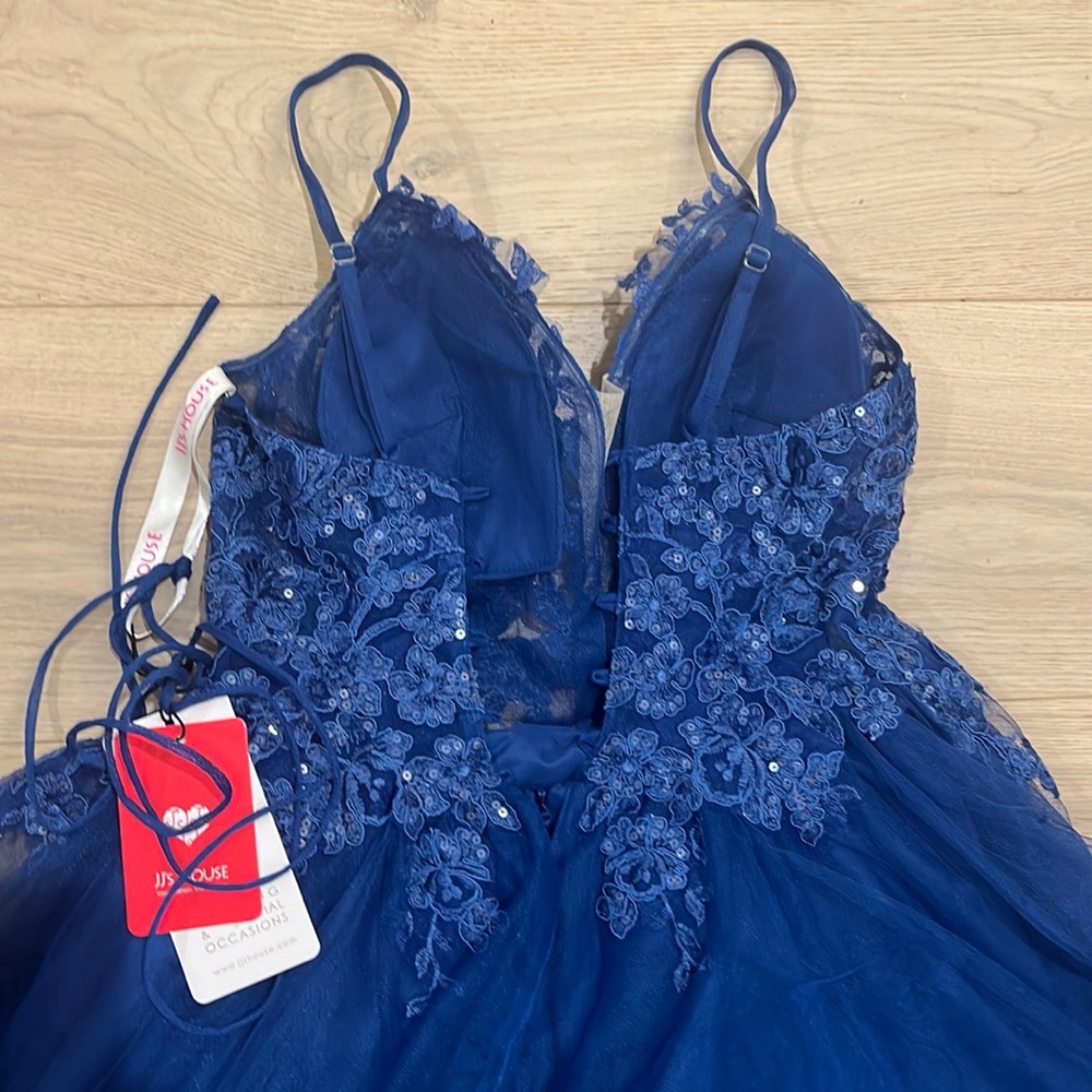 NWT Gorgeous gown a-line v-neck size 10